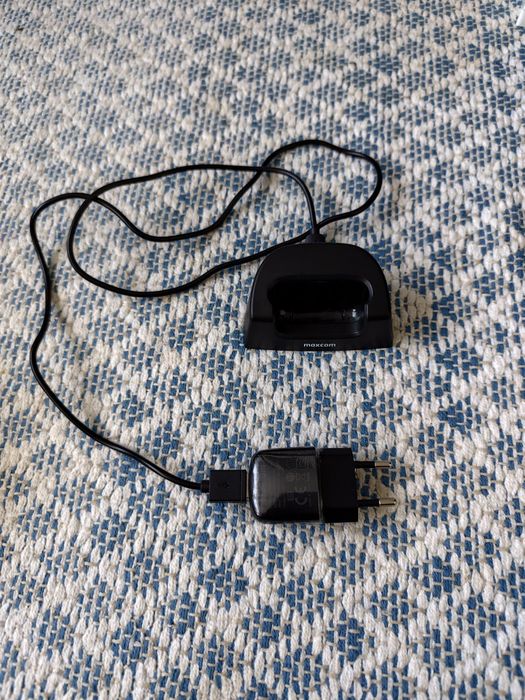 Telefon komórkowy Maxcom MM721 + ładowarka i baza,  bez baterii