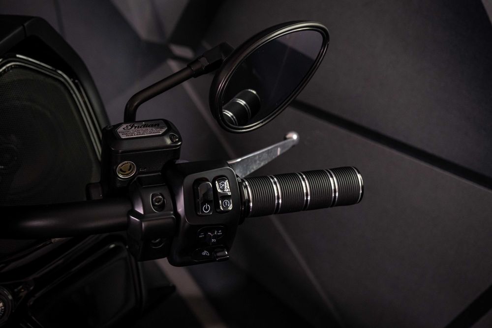 Indian Pursuit Dark Horse