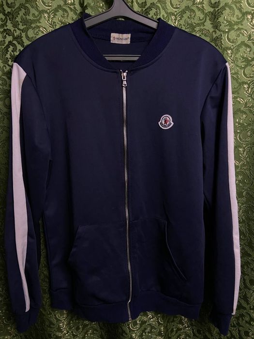 Продам кофту Moncler
