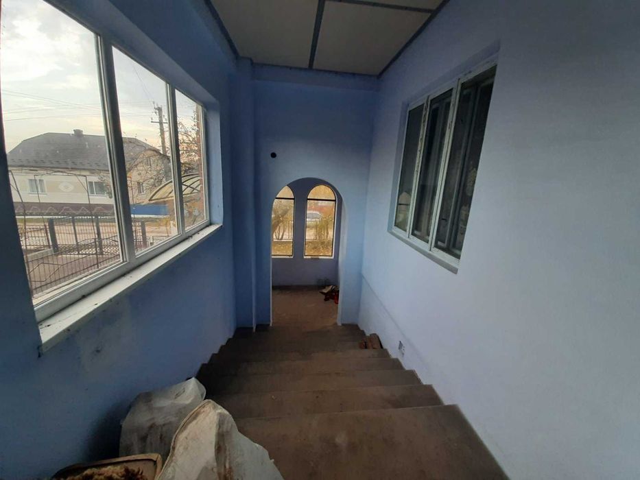 Великий цегляний будинок з гаражем та хлівом для хорошого Господаря!!!