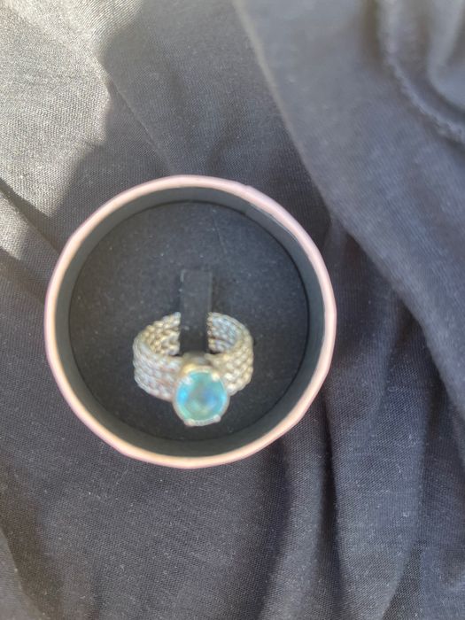 Srebrny pierścionek z niebieskim oczkiem