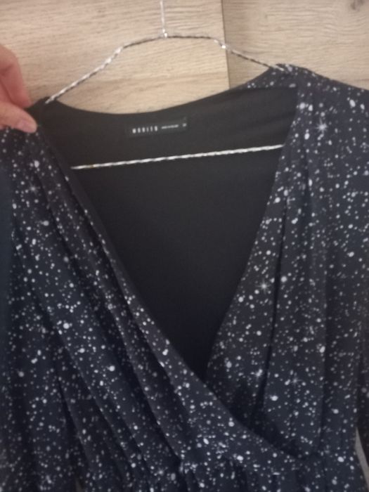 Czarna zwiewna sukienka Mohito