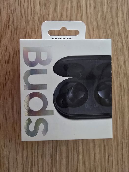 Samsung Galaxy Buds earphones