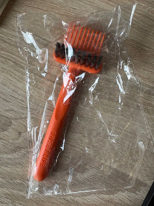 Dwufunkcyjna szczotka do czyszczenia włosów Temu