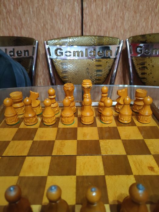 Игровой набор деревянные резные с утяжелителями Шахматы 35х35 см.