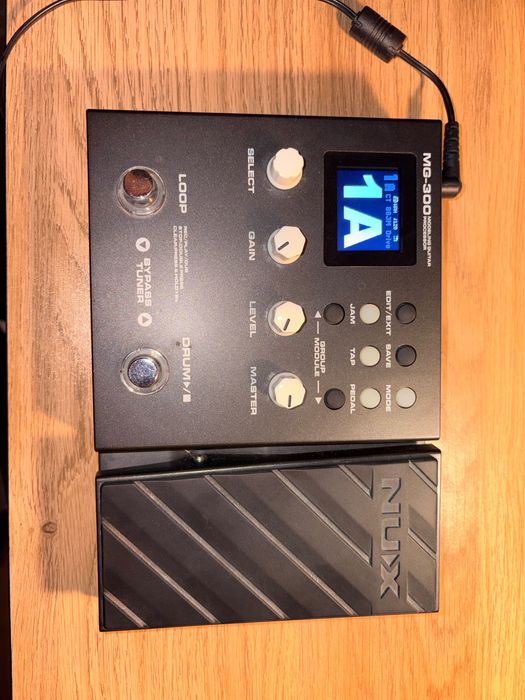 Multiefekt gitarowy NUX MG 300
