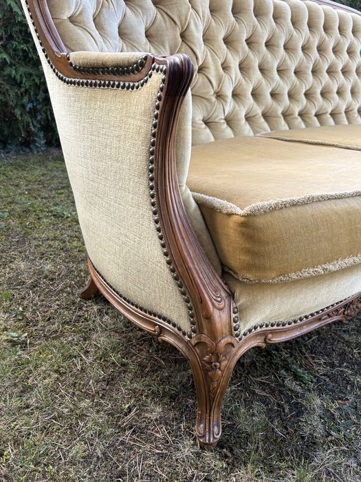 Stylowa kanapa ludwikowska / Sofa 3-osobowa w stylu Ludwika XV (Miodowy Welur/Aksamit)
