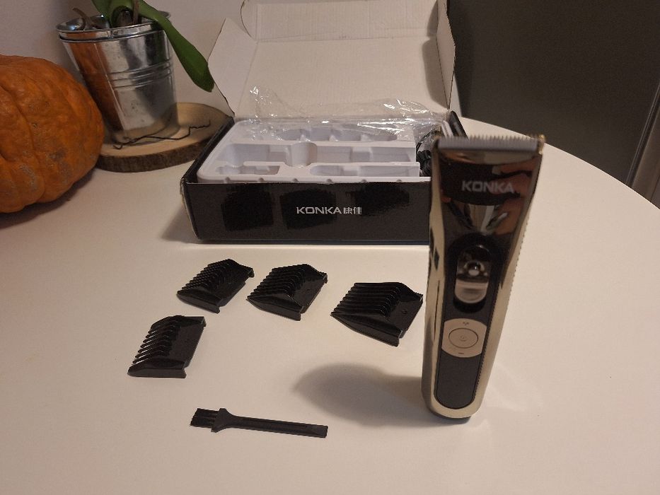 Maszynka do strzyżenia włosów bezprzewodowa.