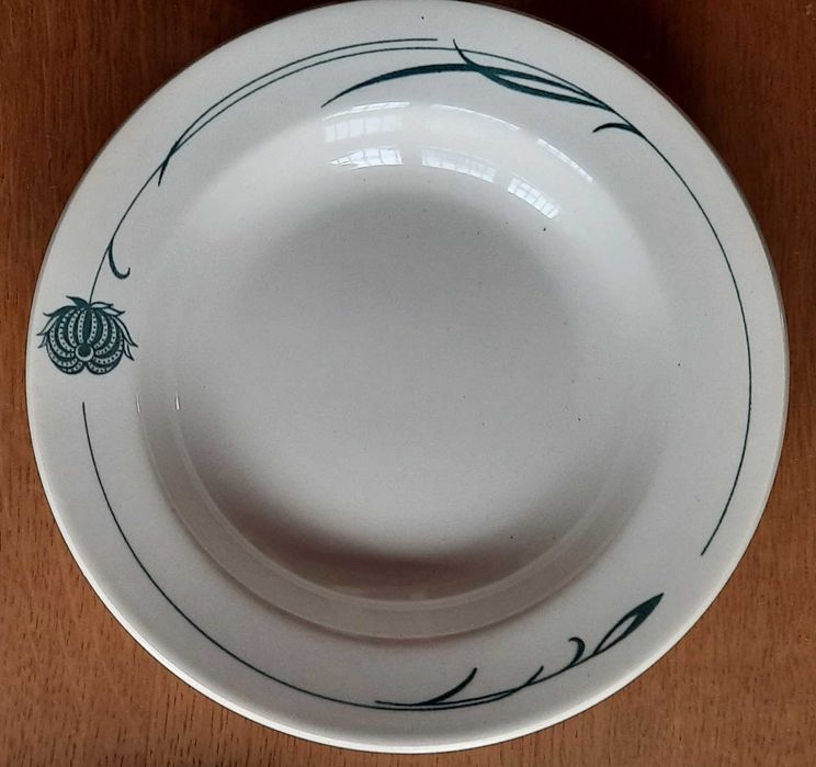 Тарілки фаянсові, супниця- Буди