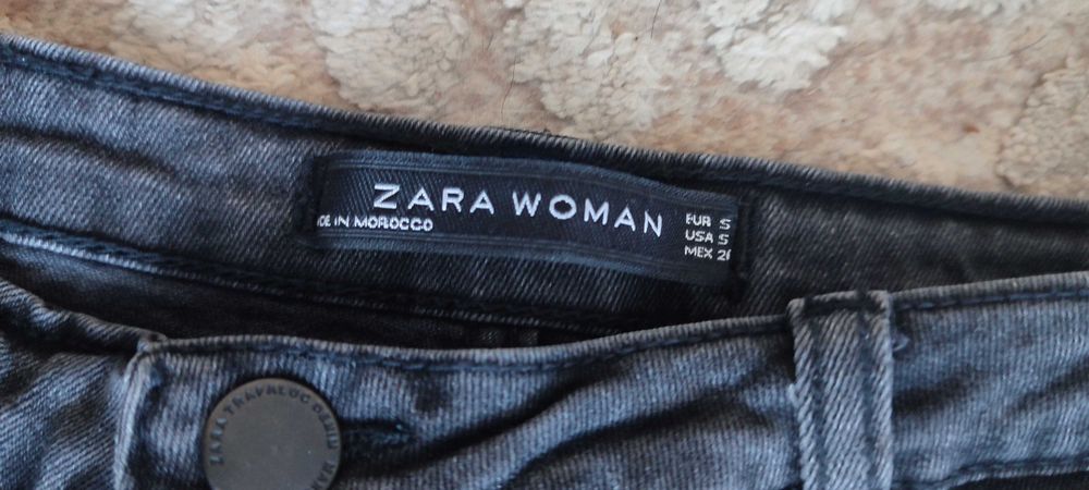 Czarne jeansy Zara
