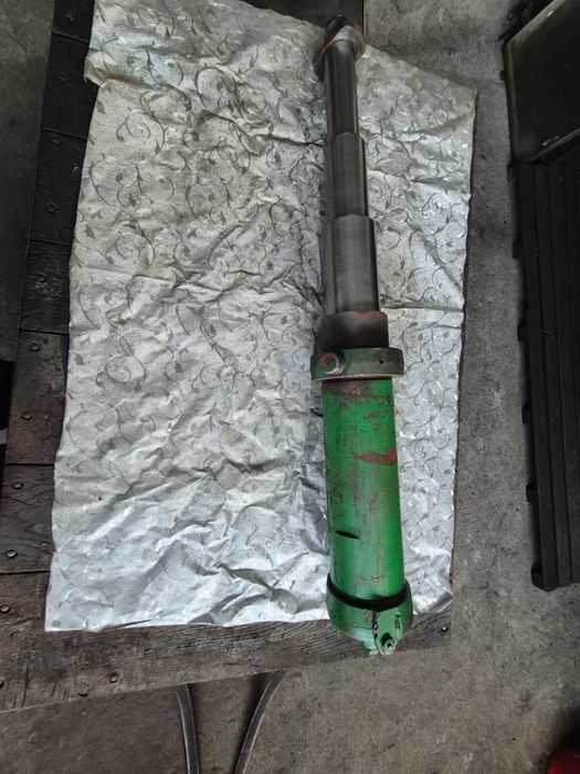 Siłownik do przyczepy Autosan D47