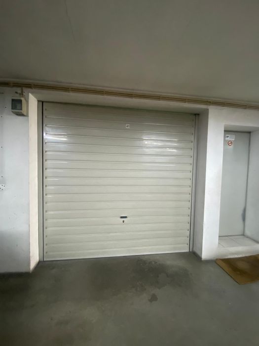 Garagem Fechada com Arrumação – Calendário, Famalicão