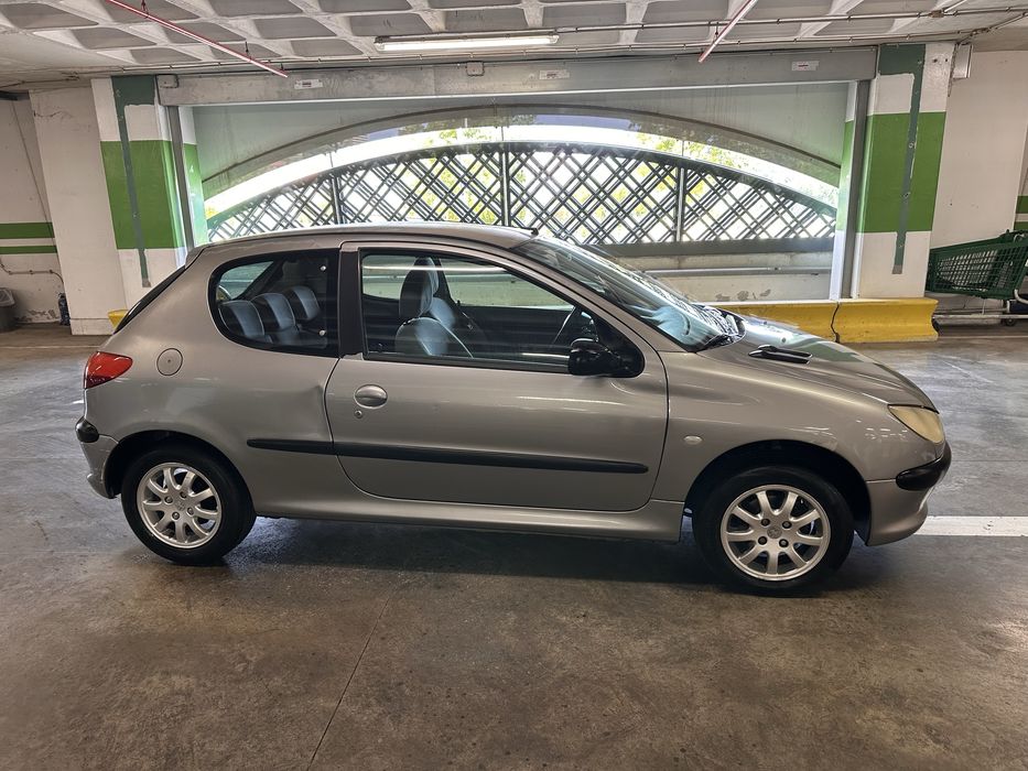 Peugeot 206 — bom estado