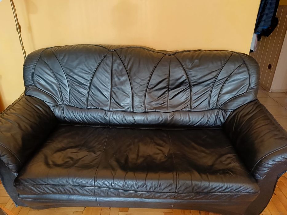 Czarna kanapa skórzana rozkladana