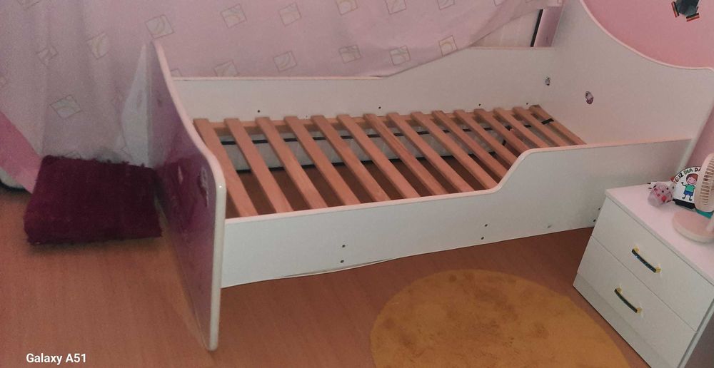 Cama. Estrado, colchão e Gaveta para por debaixo cama