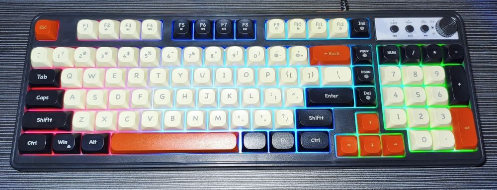 Клавиатура / Колесо регулировки громкости / Тихие клавиши / Подсветка