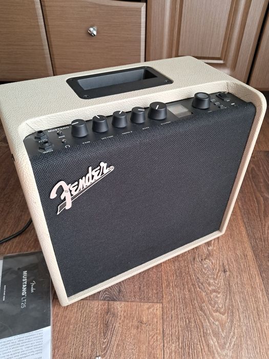 Fender Mustang LT25 Blonde комбік
