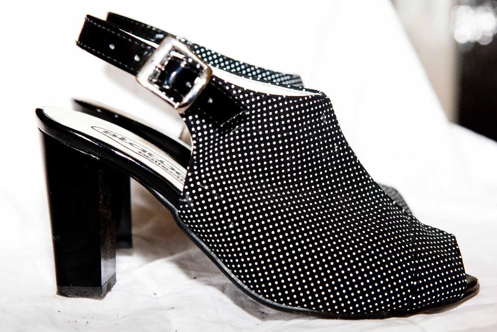 Buty na słupku 37