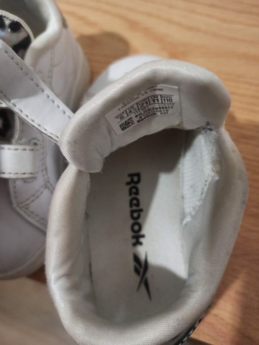 Sapatilhas  rebook n° 21, branco Tigrese com efeito brilho ( 1x