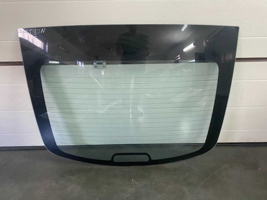 Скло стекло заднє кришки багажника SsangYong Actyon 06-12р. 7935031000