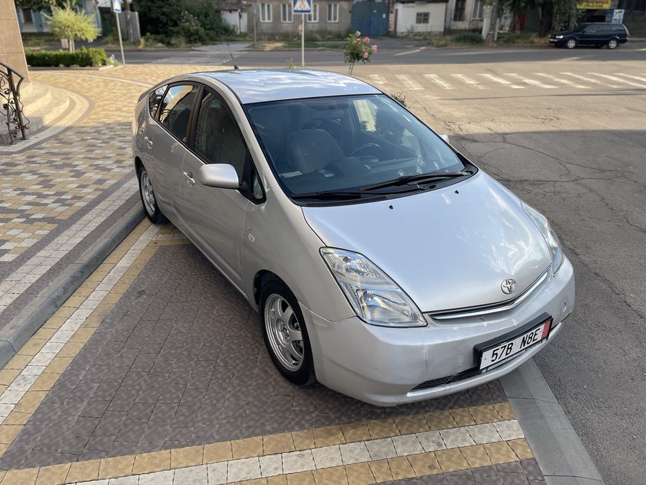 Toyota Prius /на уверенном ходу!!