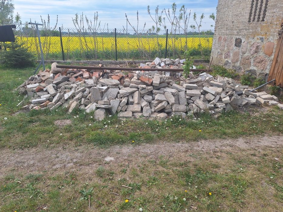 Cegła z rozbiórki tanio .
