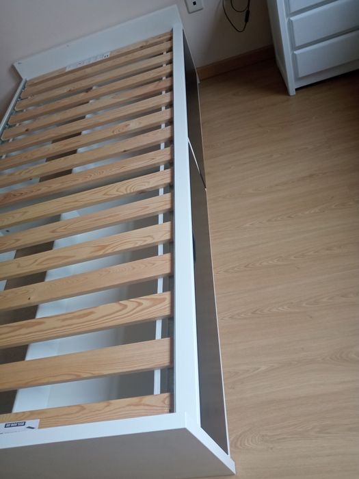 Cama individual com gaveta