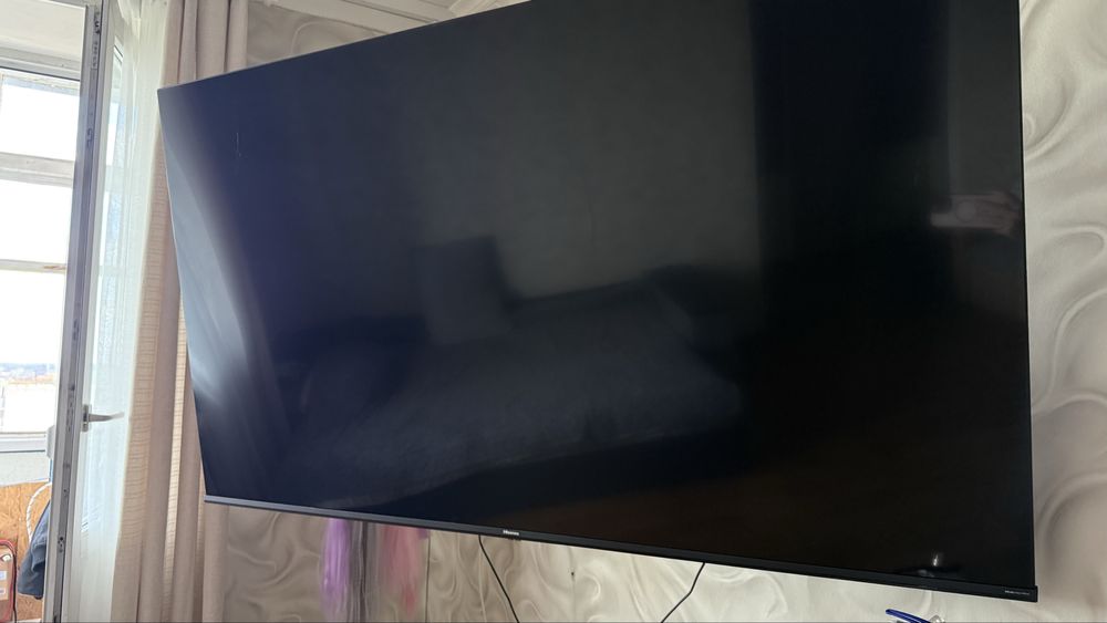 Телевізор Hisense 65E7KQ (65”, 4K Smart TV) – відмінний стан