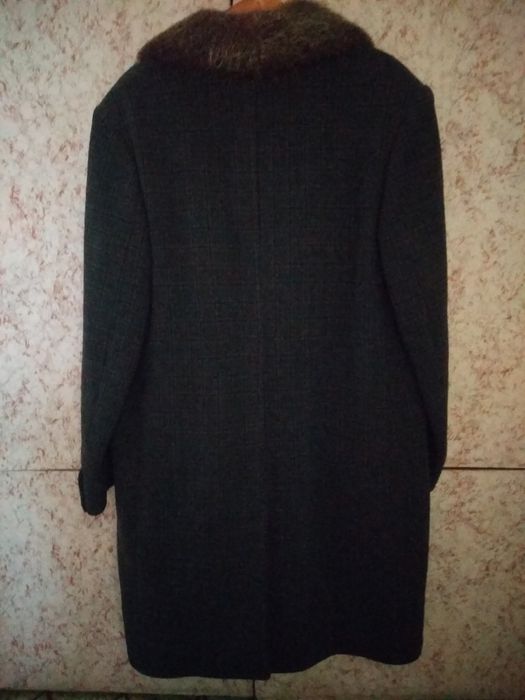 Пальто с меховым воротником