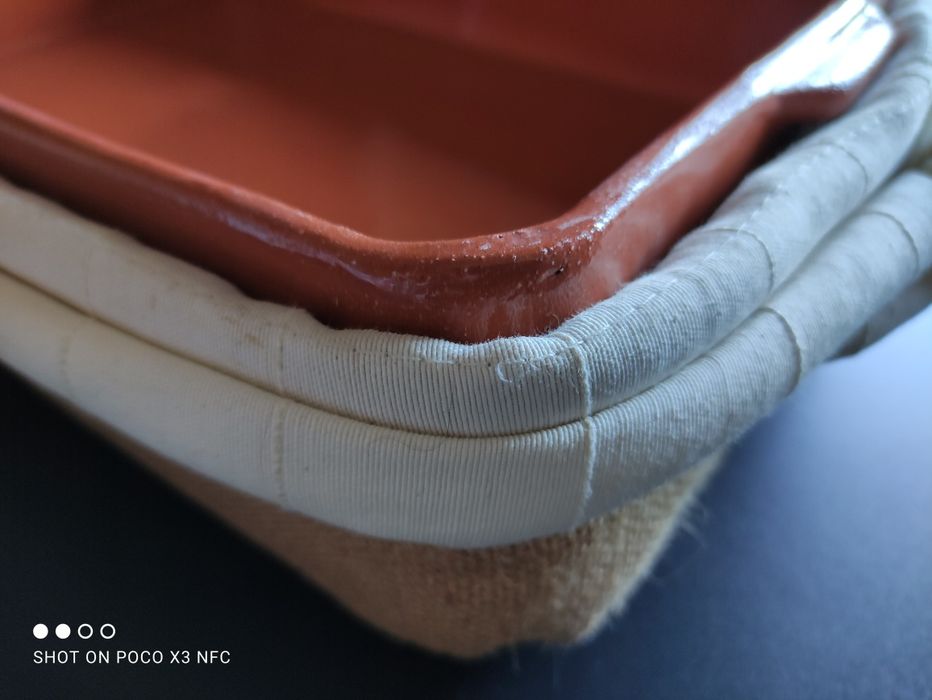 Clay serving tray with decorative elements for table use435906697495859203