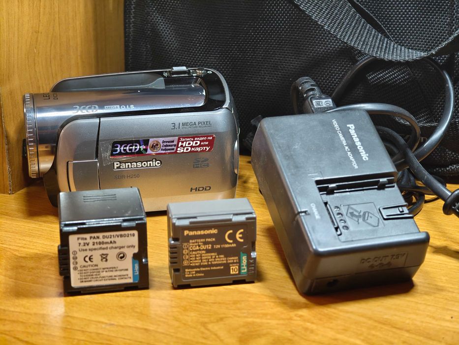 Panasonic SDR-H250EE-S + 2 батареї, зарядне та сумка