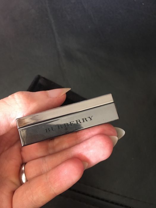 Burberry nowy Eyeshadow Gold Pearl zloty oryg ponad 150 zl.