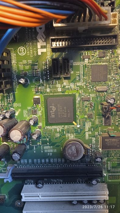 системний блок комрютера Asus, і два блоки Dell 740 і 745