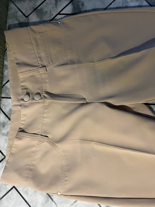 Жіночі бежеві брюки