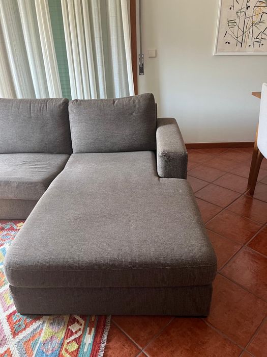 Sofá com chaise longue