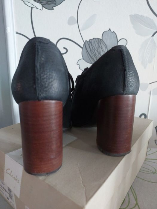 Дизайнерские ботильйоны Clarks