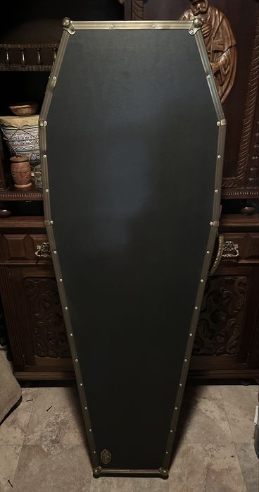 Casket by Warwick Coffin Case de baixo.