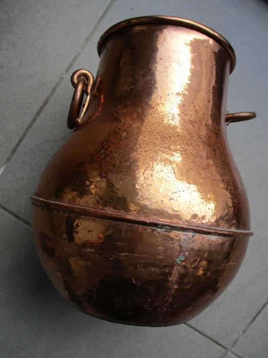 Jarrão antigo Vintage em cobre martelado c/ 2 argolas laterais, altura 28 cm