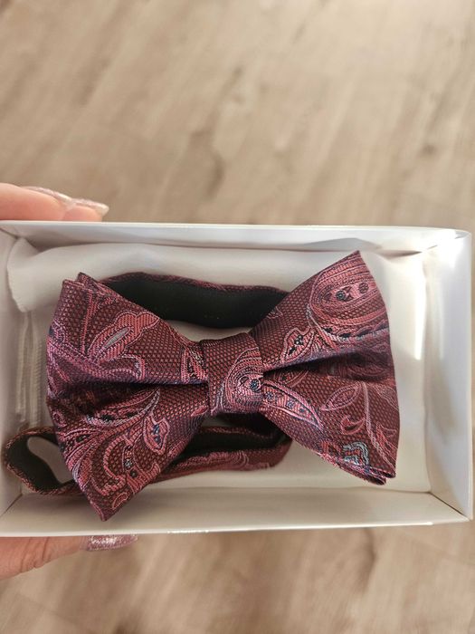 NOWA Jedwabna Mucha Męska Adam Collection – Bordowa Paisley