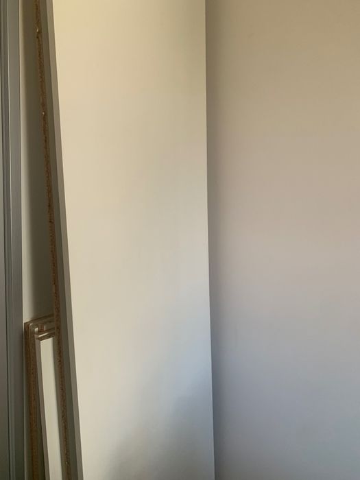 Armário branco prático e com ótima arrumação