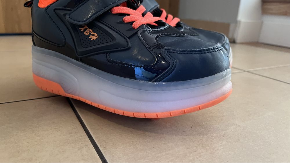 Buty na kółkach rozm. 34