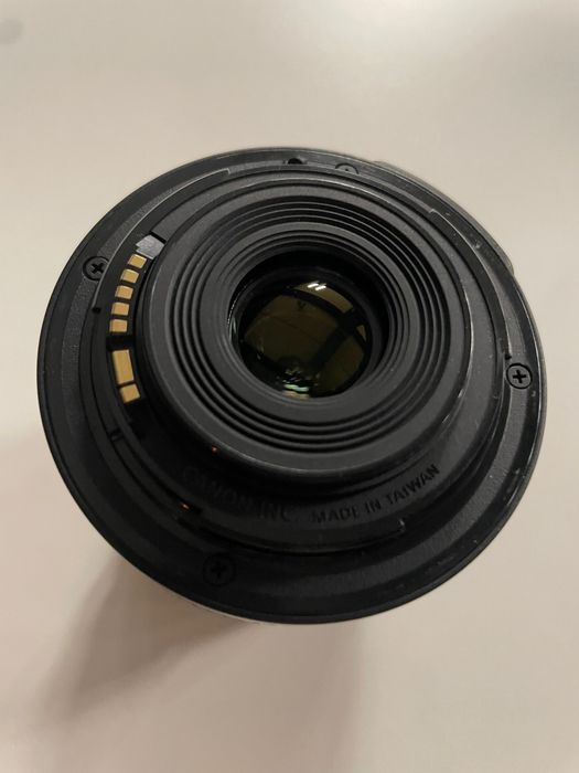 Kit máquina fotográfica Cannon EOS 2000D