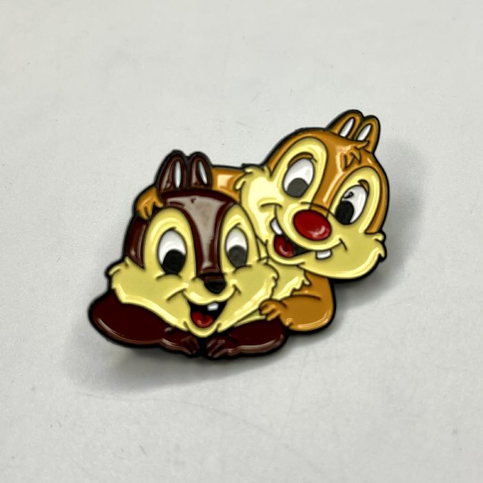 Broszki pin przypinka wiewiórki bajka metalowy ozdobne piękne