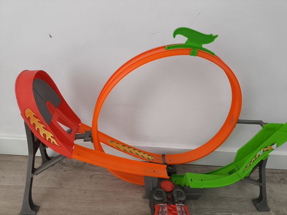 Pista hot wheels automática a pilha