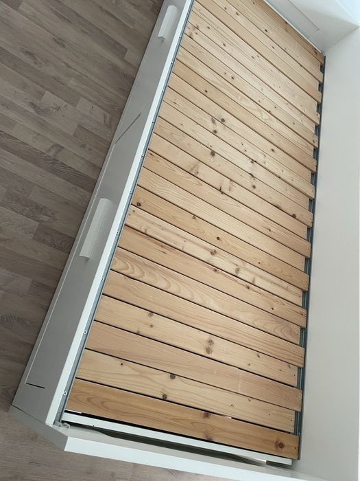 Cama branca com colchão 80x200cm dá para abrir e ficar como cama casal