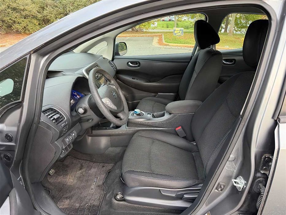 Nissan LEAF      2016