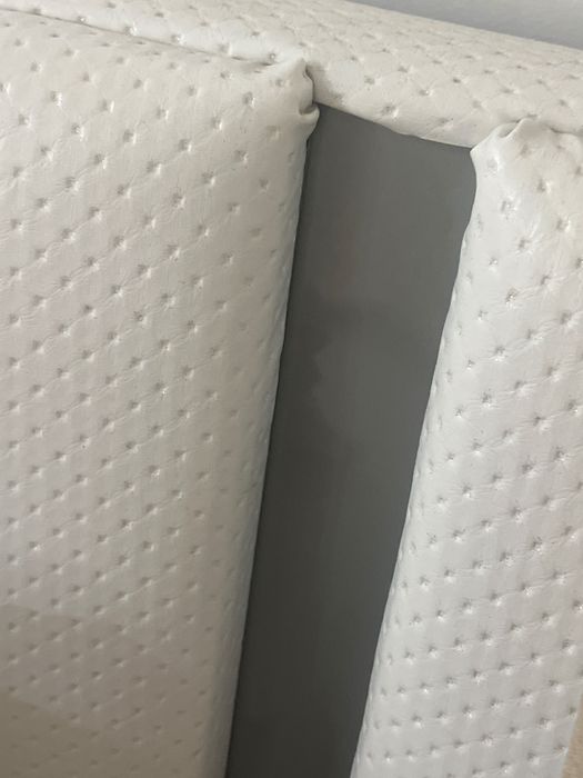 Cama e mesas cabeceira como novos