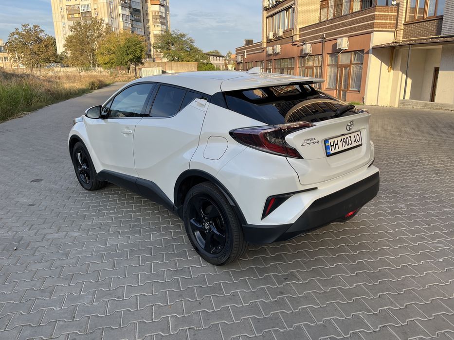 Toyota C-HR 2019 офіційна