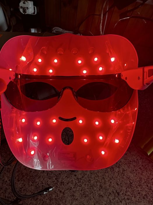 Маска для обличчя\ світлова маска LED Light Therapy Mask Reakoo