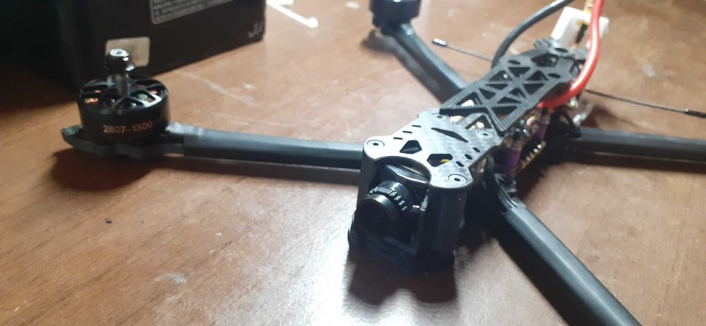 Fpv квадрокоптер фпв 7 батка 6s3p пропи